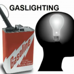Qu'est-ce que "Gaslighting" et comment il est utilisé dans le harcèlement criminel organisé ?